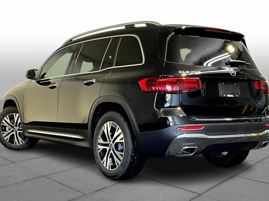 2025 Mercedes Benz GLB 250 4MATIC photo 1