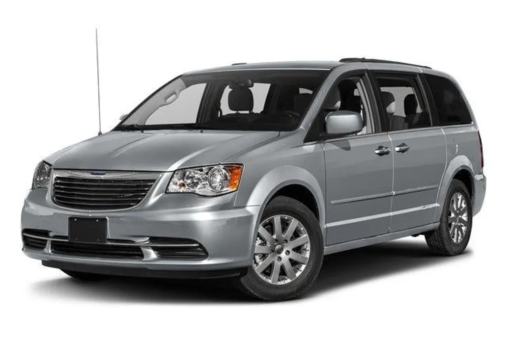 2016 Chrysler Town & Country Touring photo 1