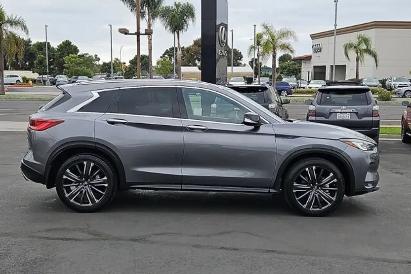 2022 Infiniti QX50 Luxe photo 1