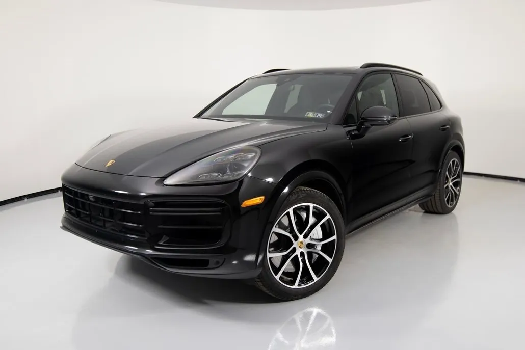 2023 Porsche Cayenne Turbo photo 1