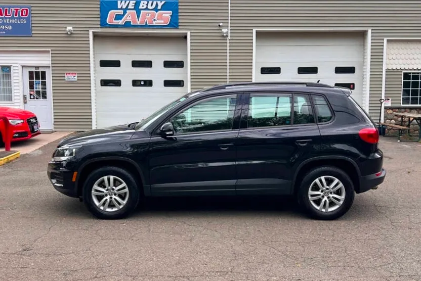 2016 Volkswagen Tiguan S photo 1