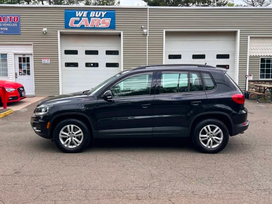 2016 Volkswagen Tiguan S photo 1