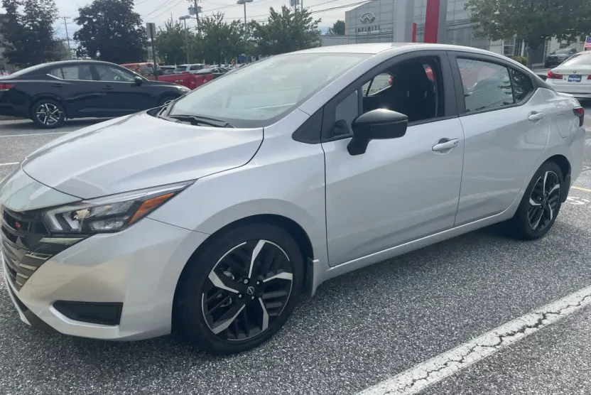 2025 Nissan Versa SR photo 1
