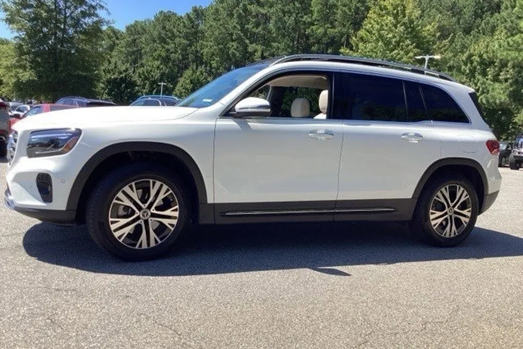 2025 Mercedes Benz GLB 250 4MATIC photo 1