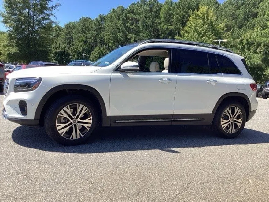 2025 Mercedes Benz GLB 250 4MATIC photo 1