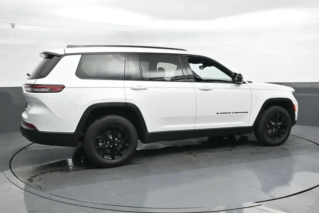 2024 Jeep Grand Cherokee Altitude photo 1