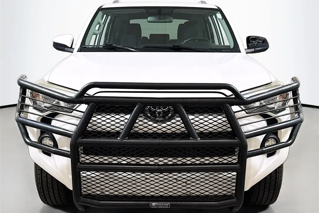 2018 Toyota 4Runner SR5 photo 1