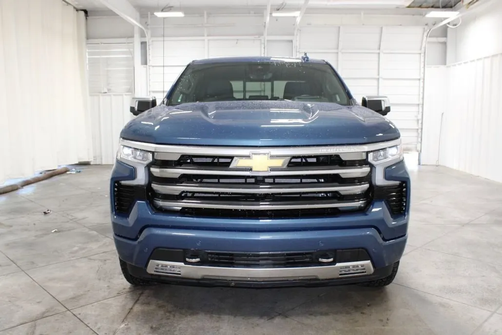 2024 Chevrolet Silverado 1500 High Country photo 1