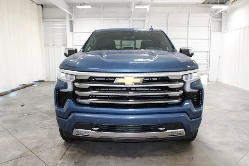 2024 Chevrolet Silverado 1500 High Country photo 1