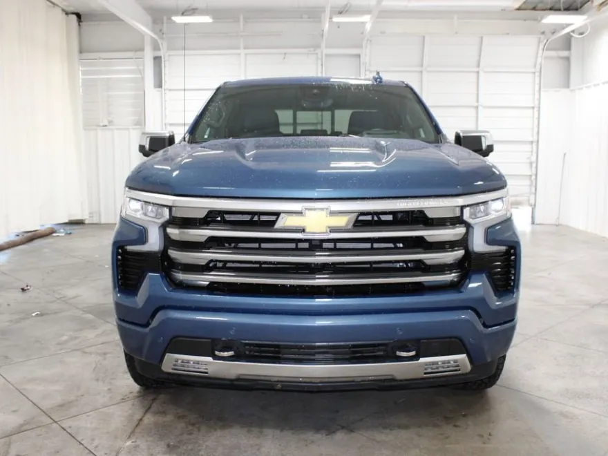2024 Chevrolet Silverado 1500 High Country photo 1