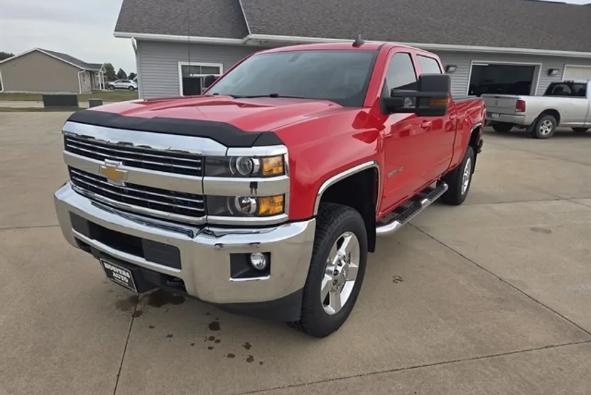 2016 Chevrolet Silverado 2500HD LT photo 1