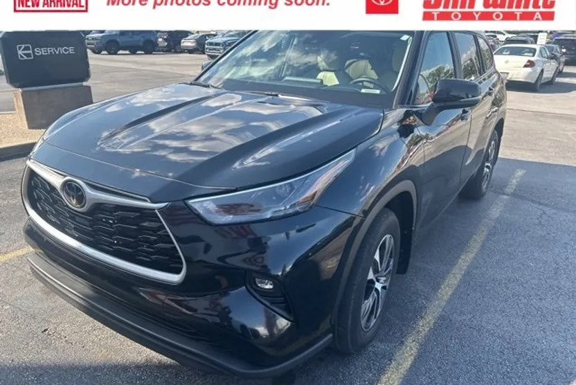 2023 Toyota Highlander XLE photo 1