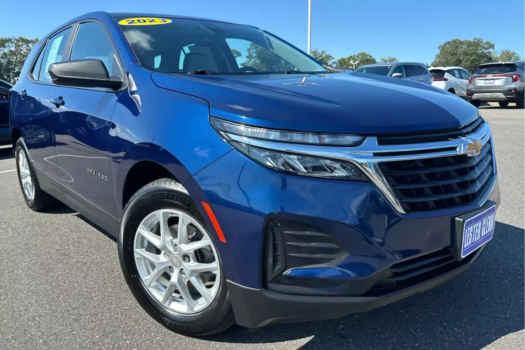 2023 Chevrolet Equinox LS photo 1