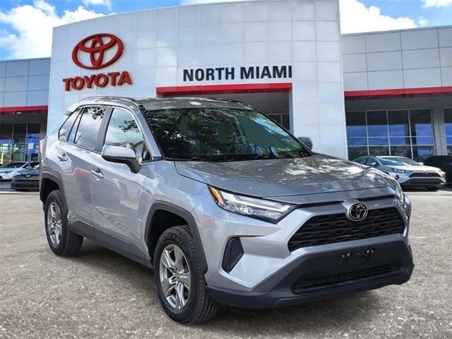 2023 Toyota RAV4 XLE photo 1