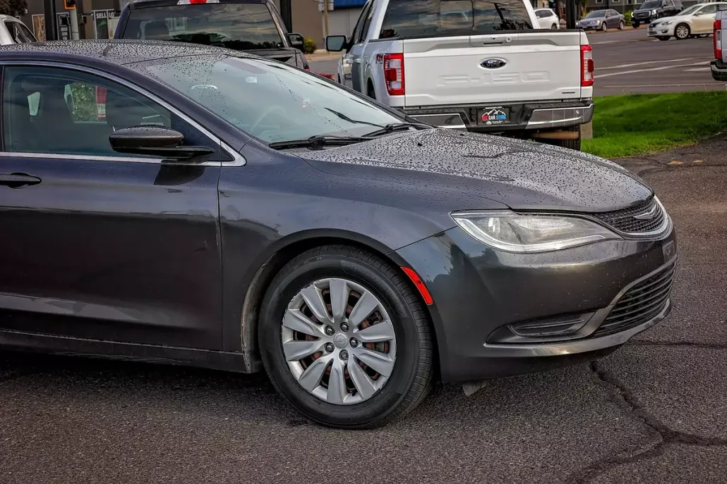 2015 Chrysler 200 LX photo 1