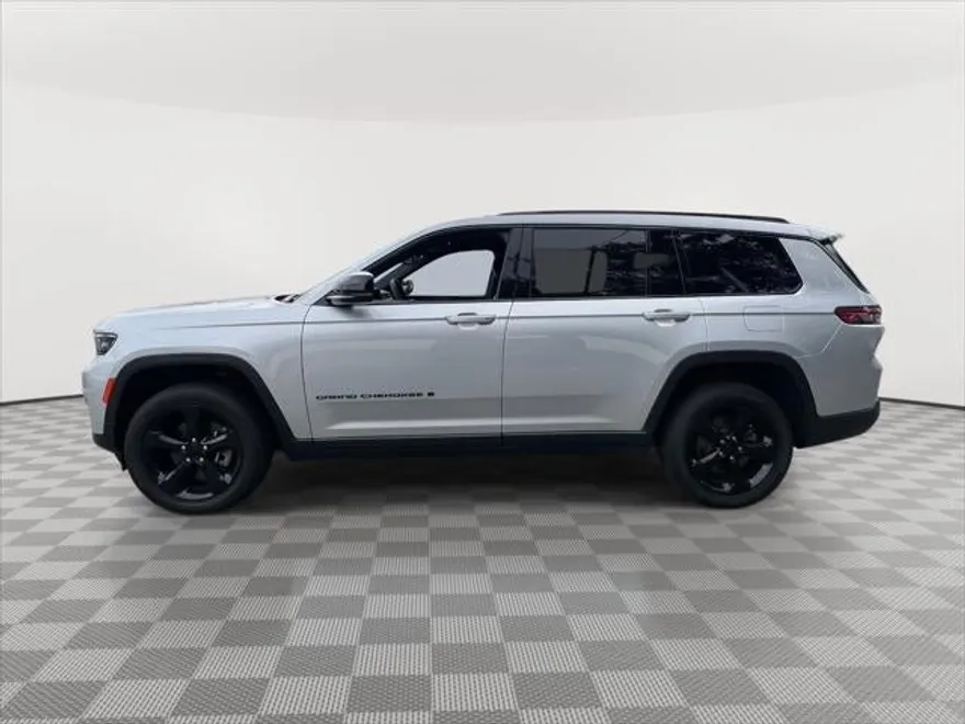 2023 Jeep Grand Cherokee Altitude photo 1