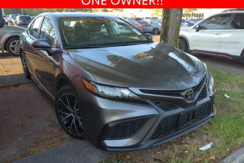 2024 Toyota Camry SE photo 1