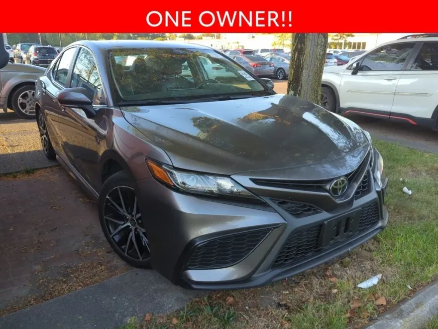 2024 Toyota Camry SE photo 1