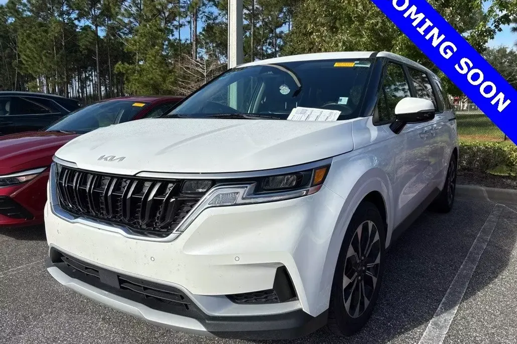 2022 Kia Carnival EX photo 1
