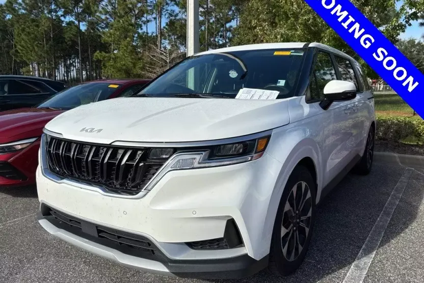 2022 Kia Carnival EX photo 1
