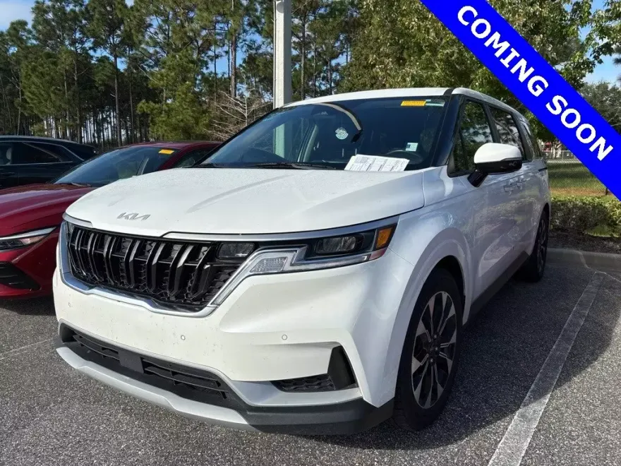 2022 Kia Carnival EX photo 1
