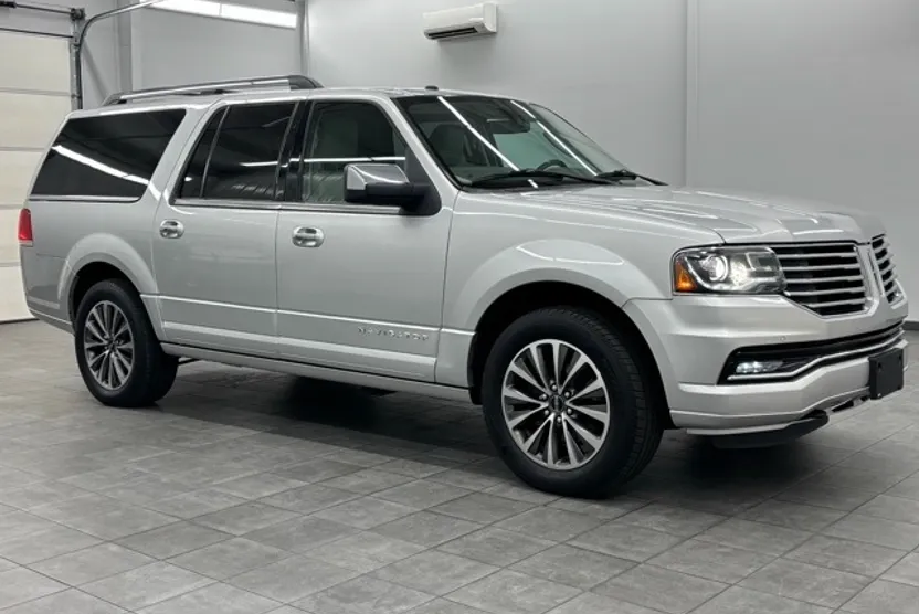 2015 Lincoln Navigator L Base photo 1