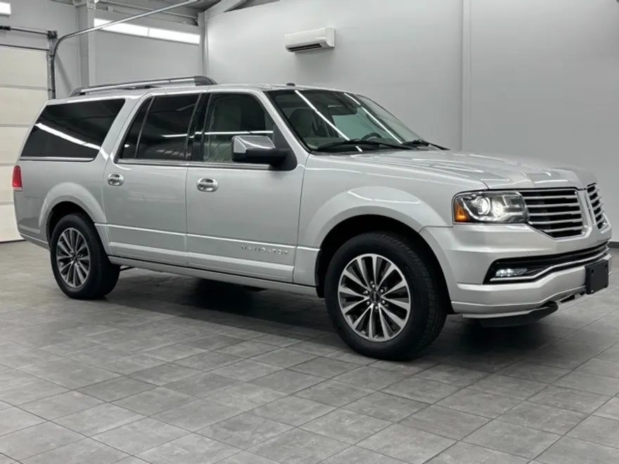 2015 Lincoln Navigator L Base photo 1