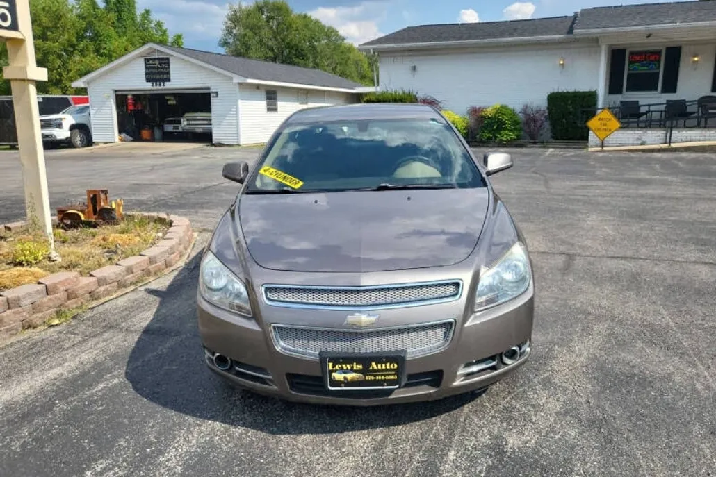 2010 Chevrolet Malibu LTZ photo 1