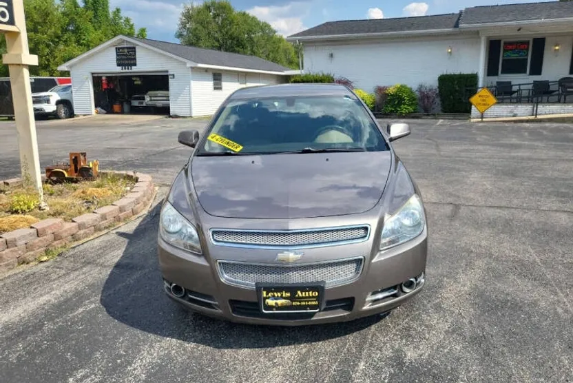2010 Chevrolet Malibu LTZ photo 1