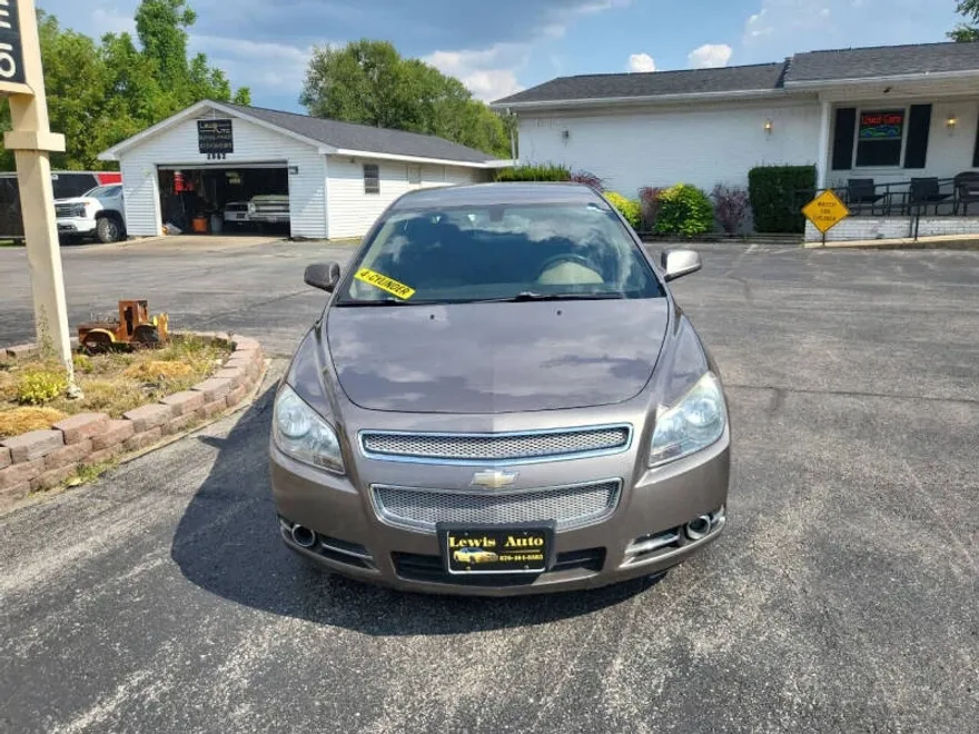 2010 Chevrolet Malibu LTZ photo 1