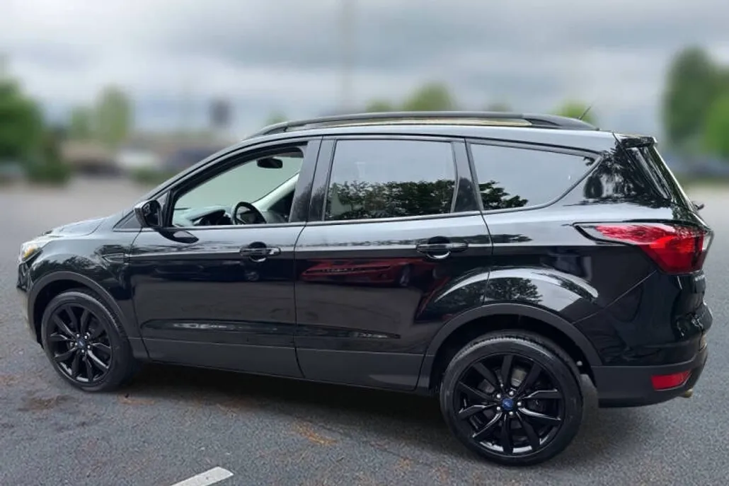 2019 Ford Escape SE photo 1