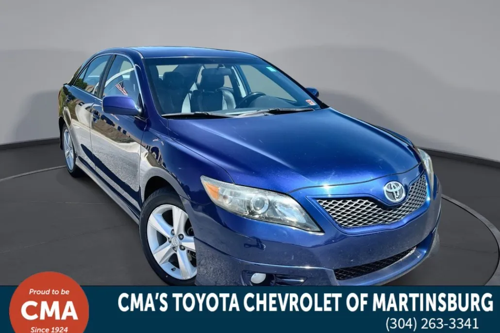 2011 Toyota Camry SE photo 1