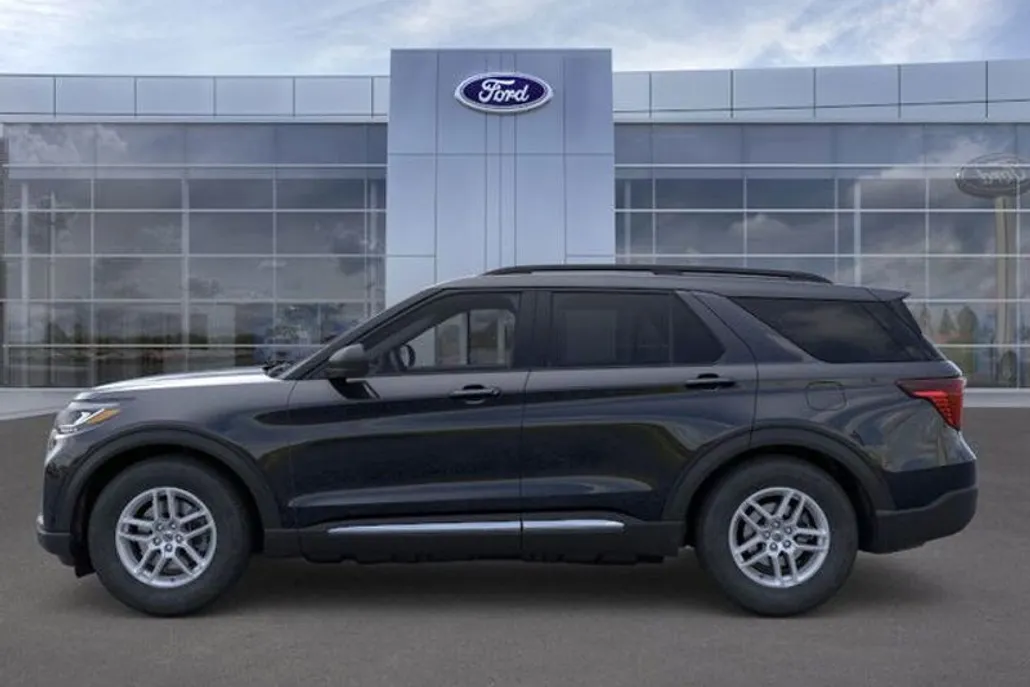 2025 Ford Explorer photo 1