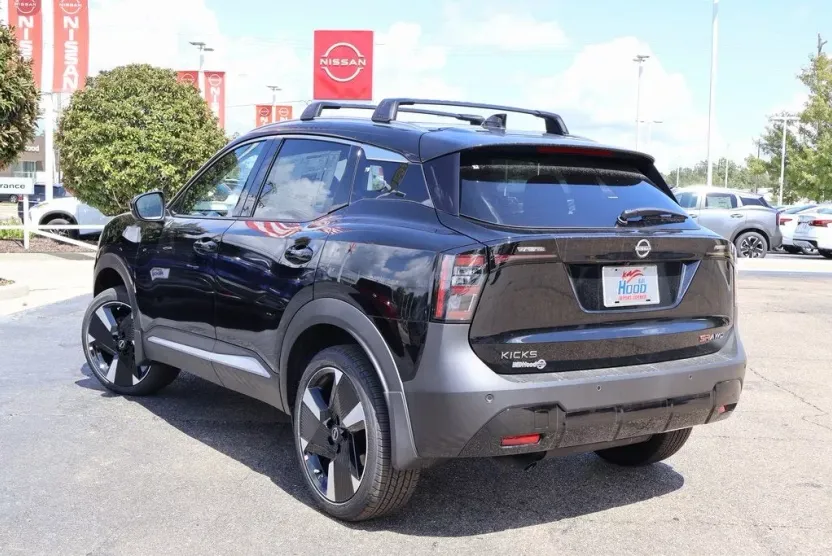 2026 Nissan Kicks SR photo 1