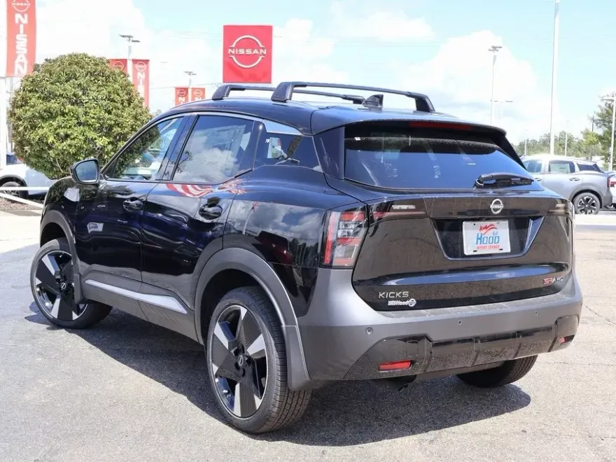 2026 Nissan Kicks SR photo 1
