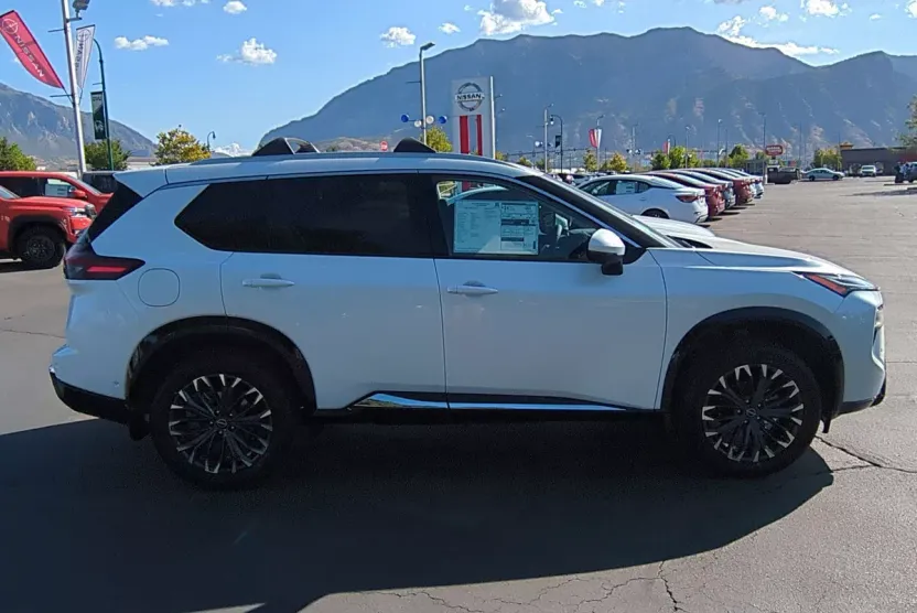 2026 Nissan Rogue Platinum photo 1