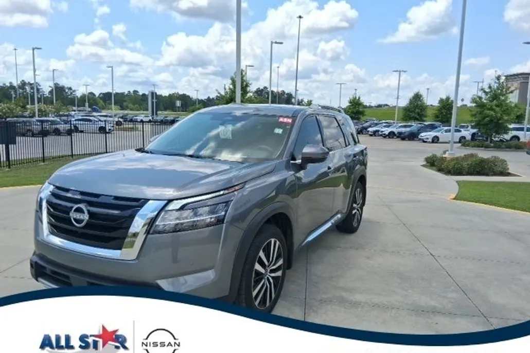 2024 Nissan Pathfinder Platinum photo 1