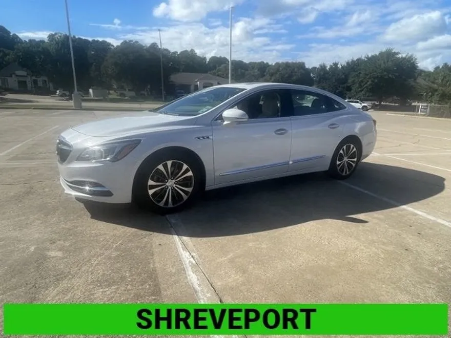 2017 Buick LaCrosse Essence photo 1