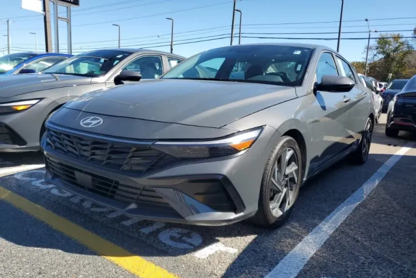 2024 Hyundai Elantra SEL Convenience photo 1