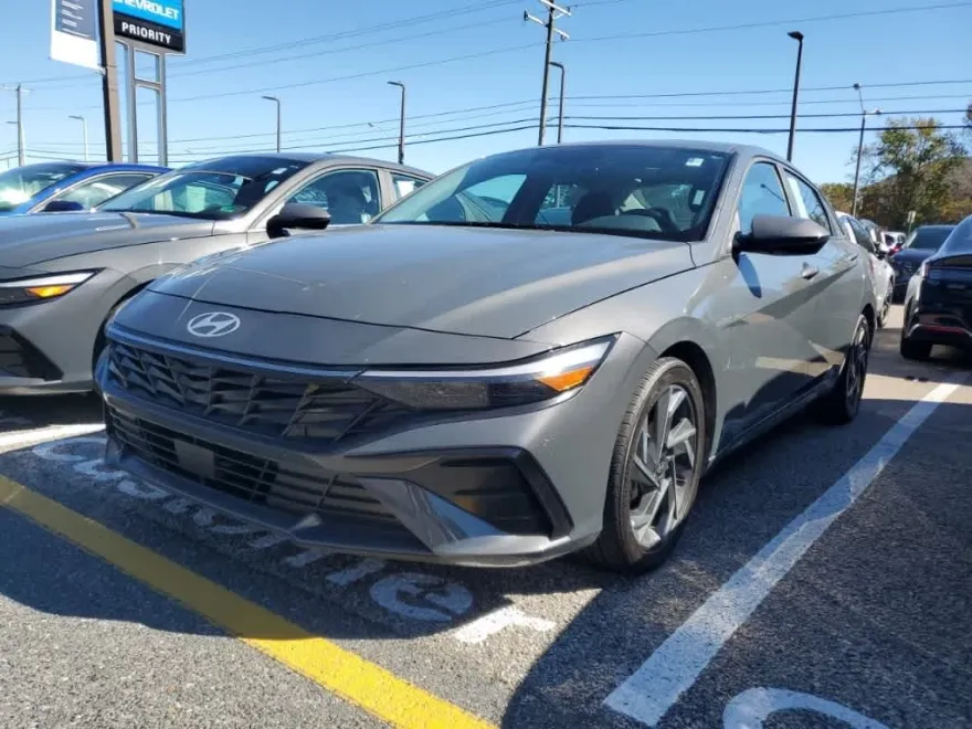 2024 Hyundai Elantra SEL Convenience photo 1