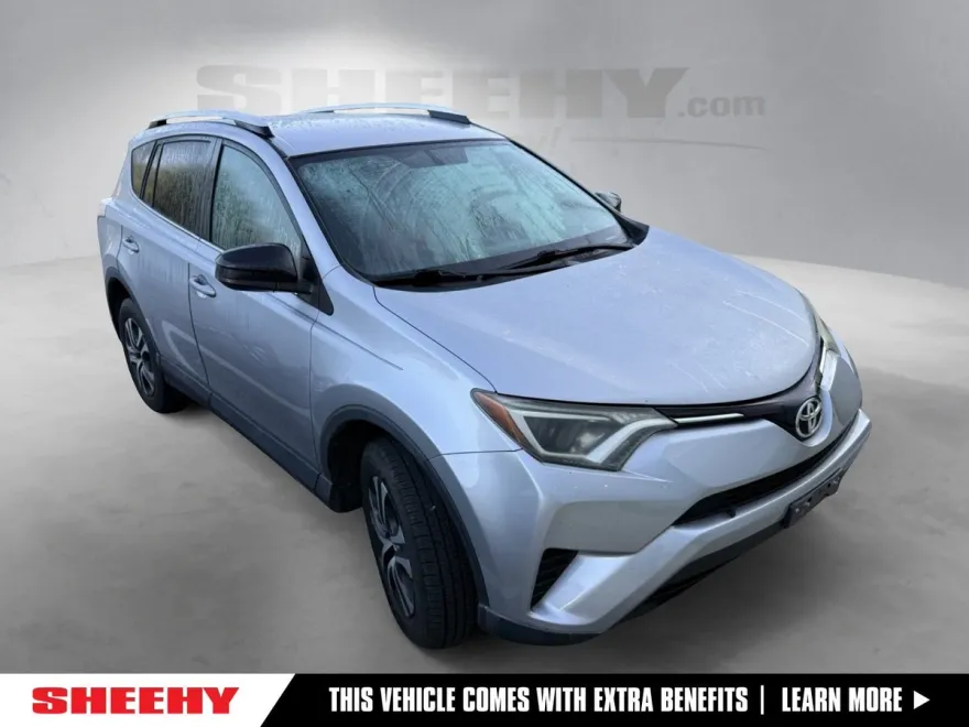 2016 Toyota RAV4 LE photo 1