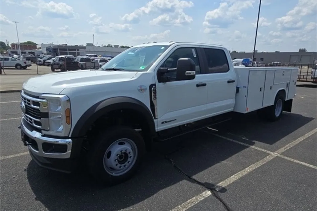 2025 Ford F-550 XL photo 1