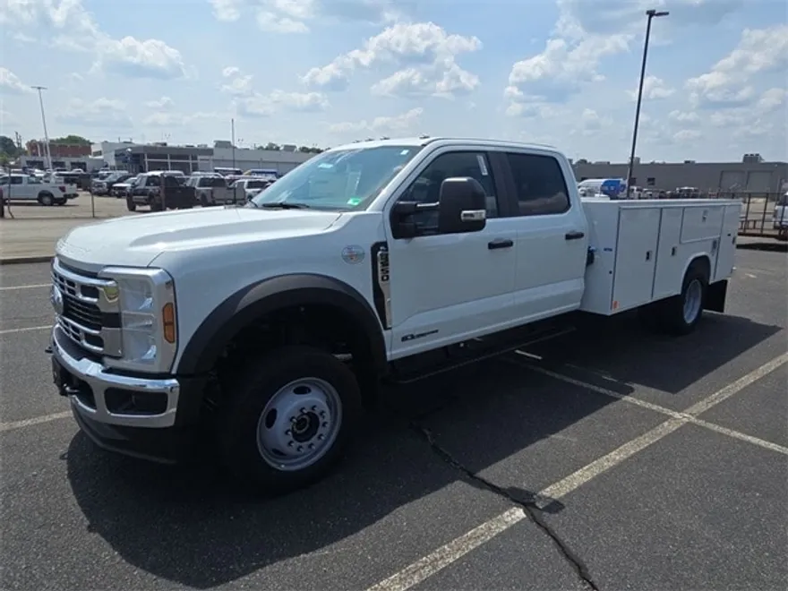 2025 Ford F-550 XL photo 1