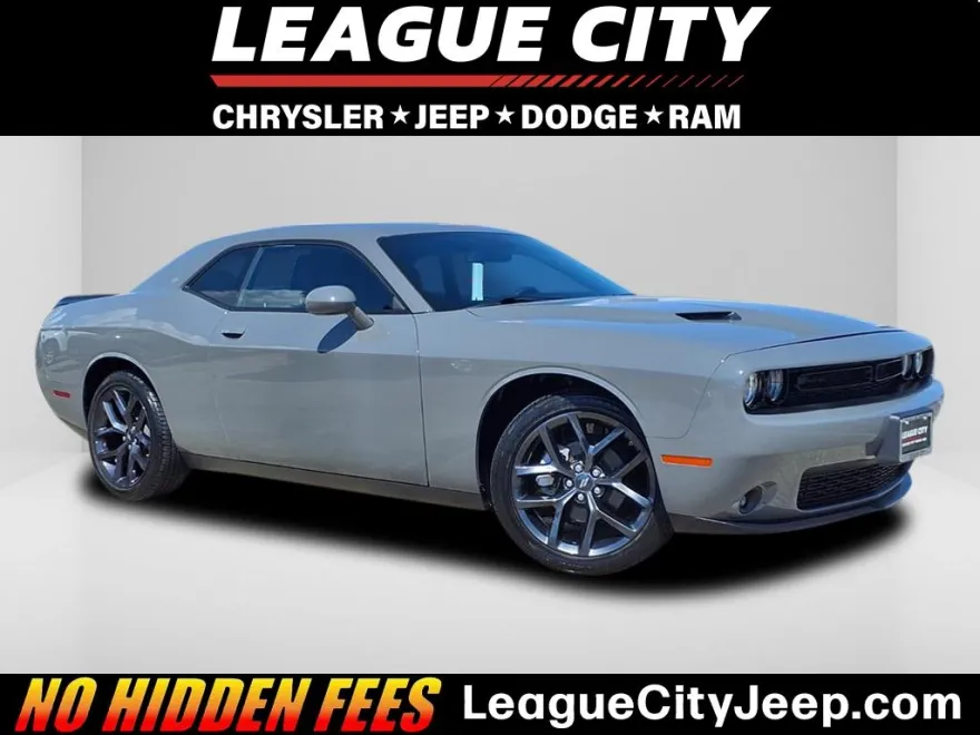 2023 Dodge Challenger SXT photo 1
