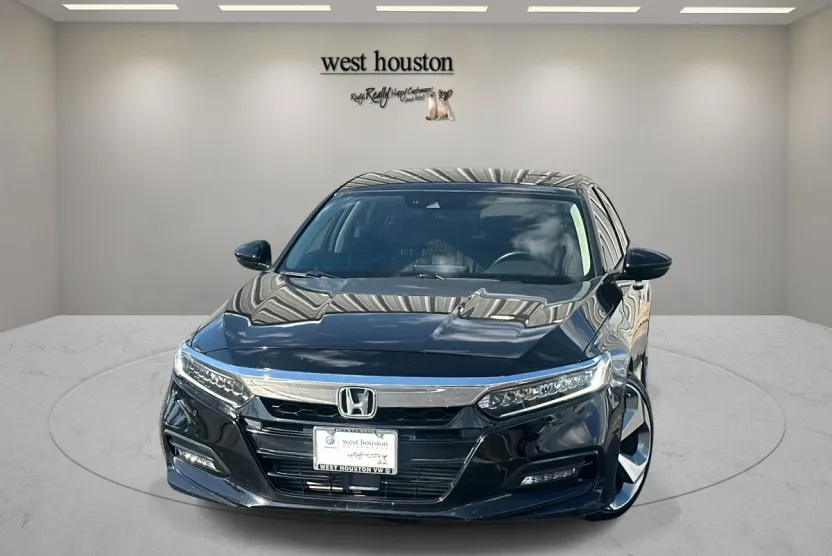 2018 Honda Accord Touring 1.5T photo 1
