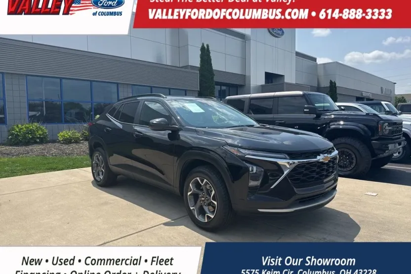 2024 Chevrolet Trax LT photo 1