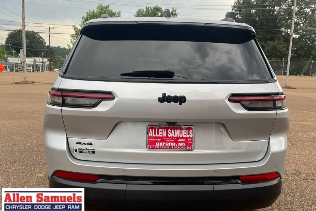 2025 Jeep Grand Cherokee Altitude photo 1
