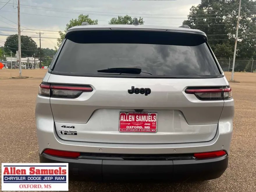 2025 Jeep Grand Cherokee Altitude photo 1
