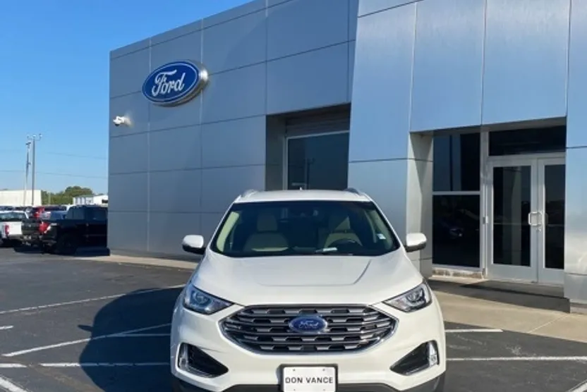 2020 Ford Edge SEL photo 1