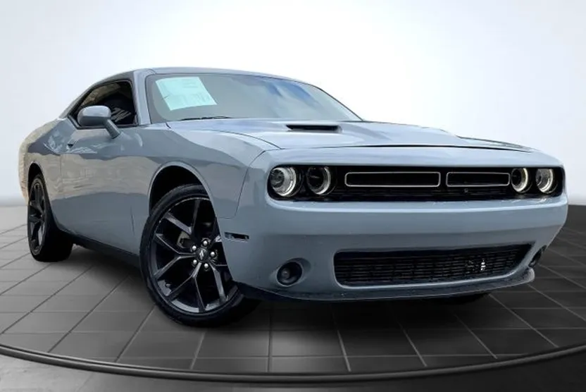 2022 Dodge Challenger SXT photo 1